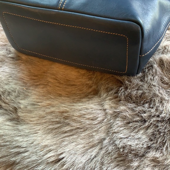 Coach - Picture 4 of 9